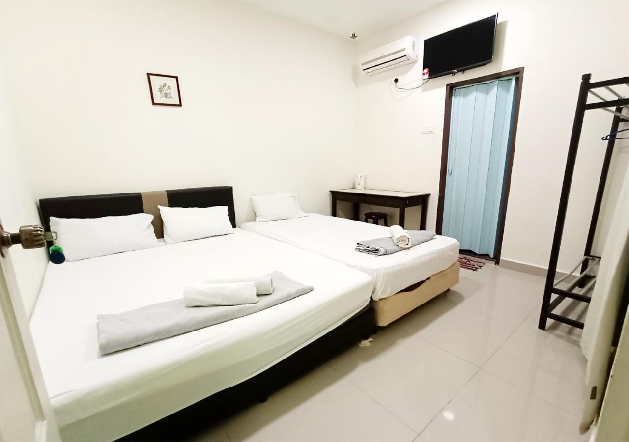 Mn Ferringhi Inn Batu Feringgi Exterior foto