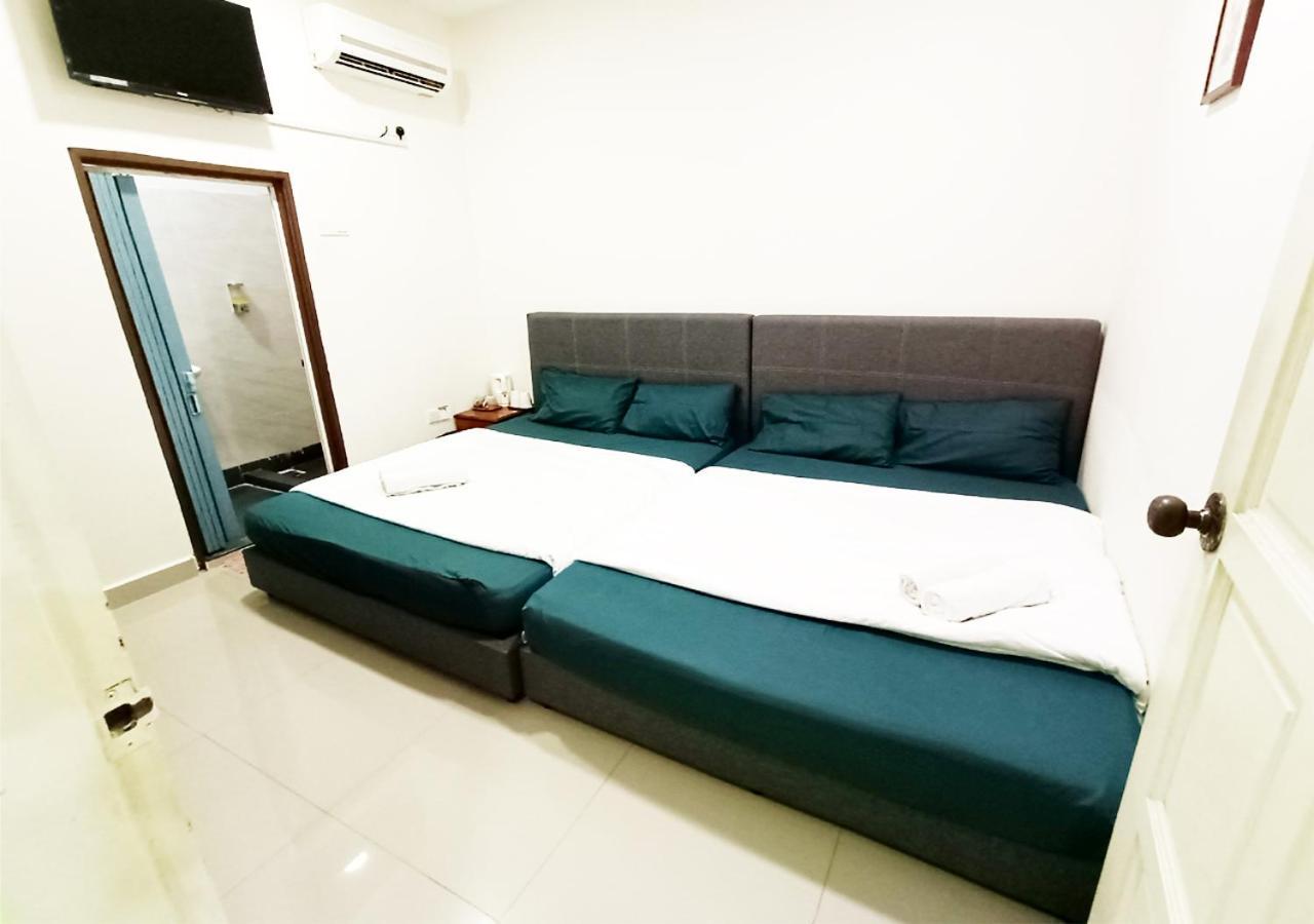 Mn Ferringhi Inn Batu Feringgi Exterior foto