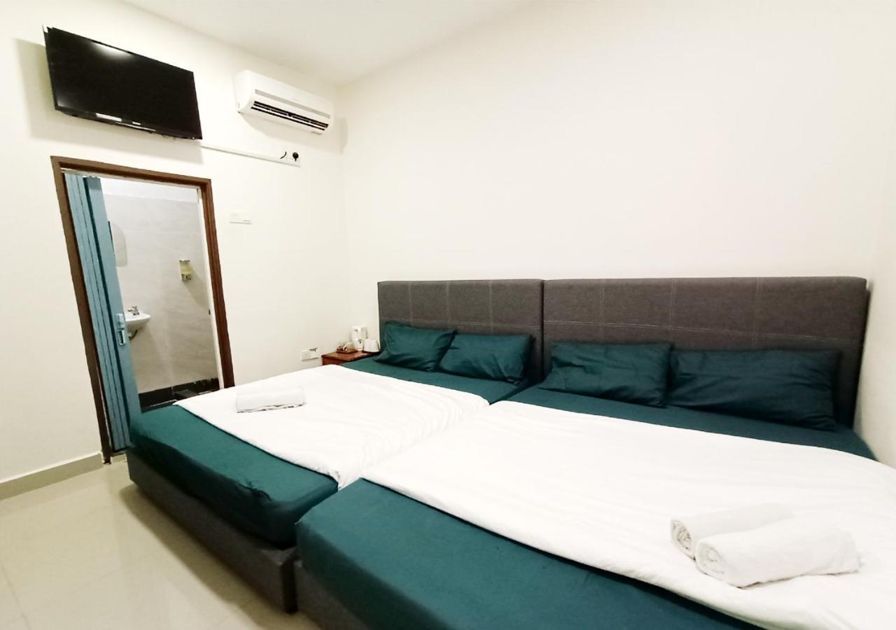 Mn Ferringhi Inn Batu Feringgi Exterior foto